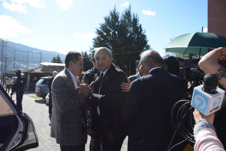 $!Salida del candidato a la Asamblea Patricio Carrillo, por el movimiento Construye, de las salas de Memorial.