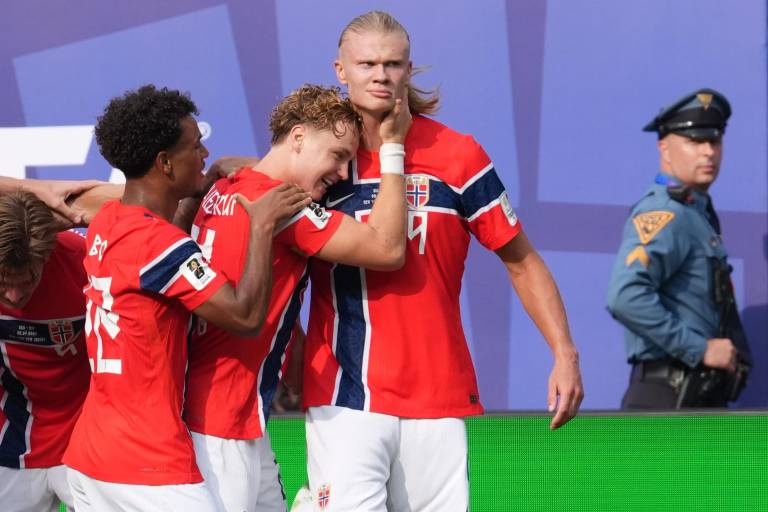 $!Erling Haaland de Noruega celebra un gol este domingo.