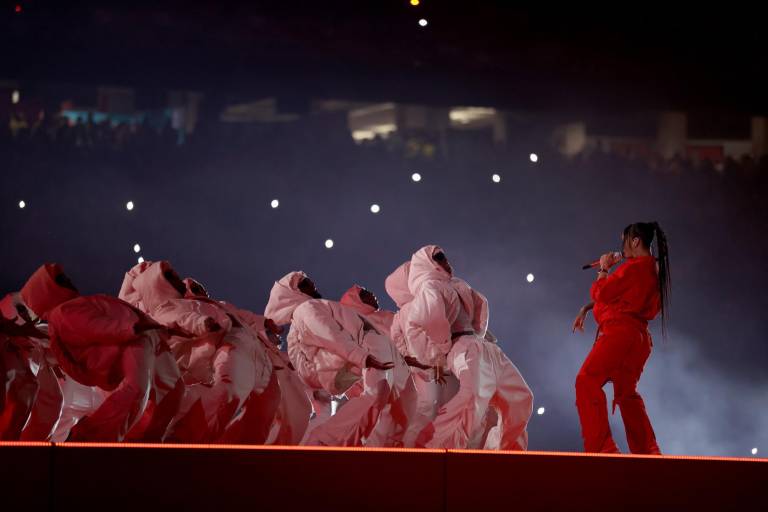 $!Rihanna se mostró emocionada con su presentación durante el medio tiempo del Super Bowl, un partido que se realizó en Arizona.