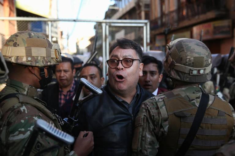 $!Fotografía de Arce tomada en la Plaza Murillo, este miércoles en La Paz (Bolivia).