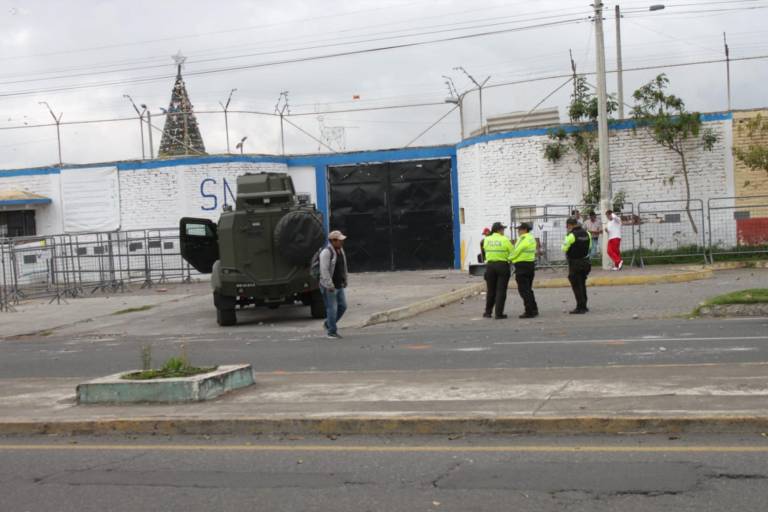 $!El presidente ecuatoriano cifró en 1.500 los reos colombianos en cárceles ecuatorianas, de un total de 3.245 extranjeros. En la fotografía se observa el exterior de la Cárcel de Riobamba.