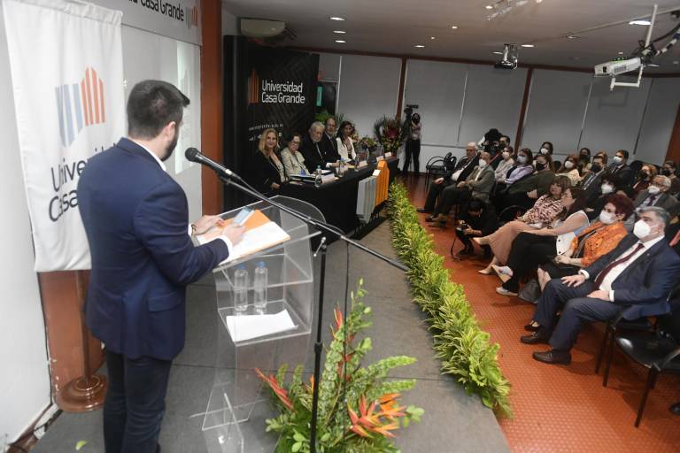 $!El Gobernador del Guayas, Pablo Arosemena Marriot, durante su discurso por el trigésimo aniversario de la Universidad Casa Grande.