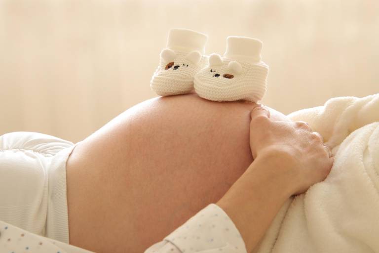$!¿Para qué sirven las patadas y movimientos que hacen los bebés en el vientre?