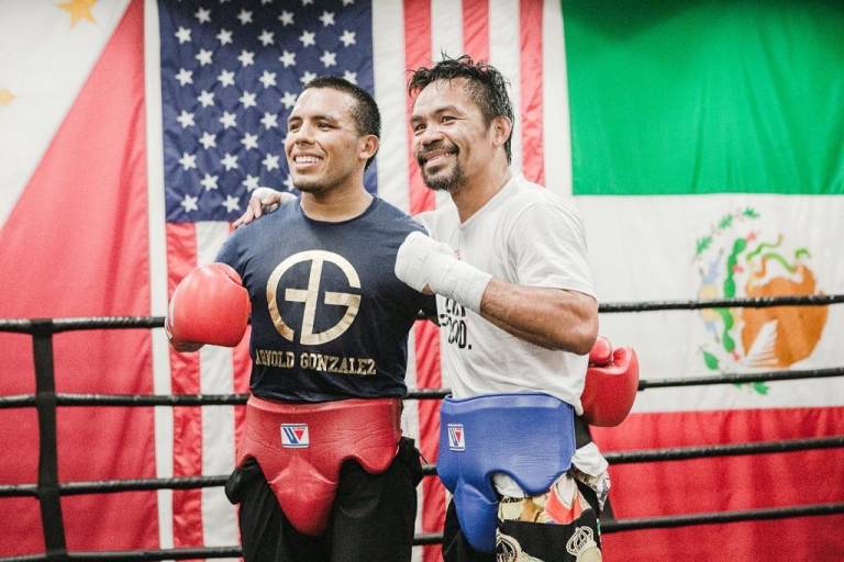 $!González trabajando de sparring con Manny Pacquiao en Los Ángeles.