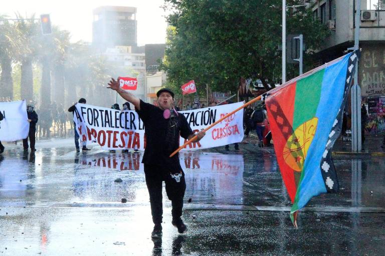 $!Nueva jornada de protestas en Chile deja 200 detenidos y 42 heridos