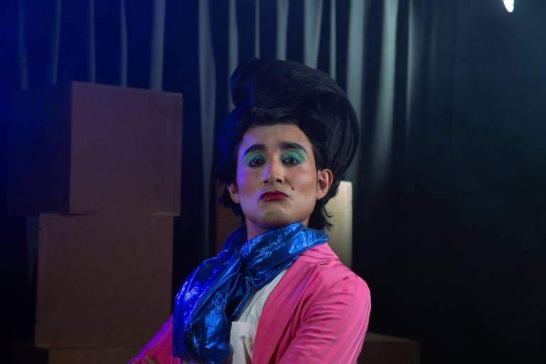 $!Nicolás Laborda (Hortencio) es la caricatura del pretendiente exagerado y ridículo simbolizando la locura de la conquista desenfrenada.