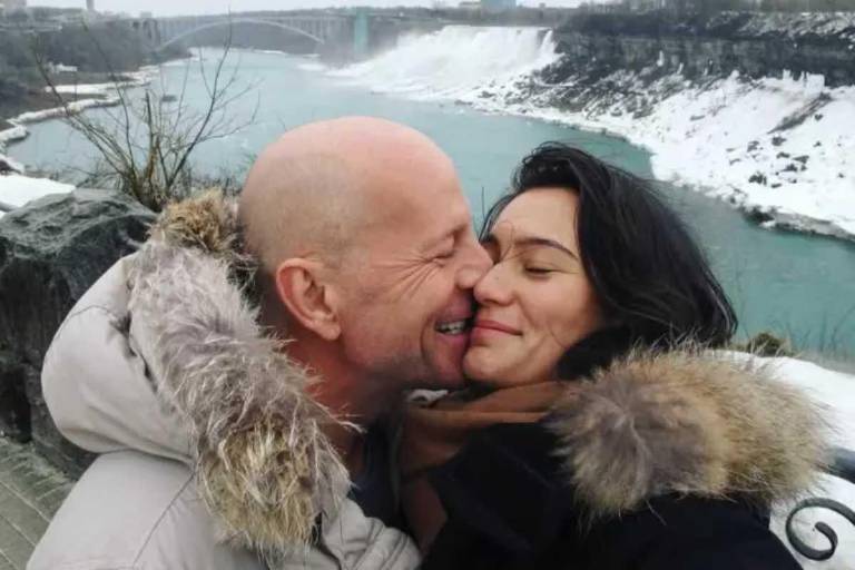 $!Emma Heming se ha dedicado a generar conciencia sobre este diagnóstico y a visibilizar el trabajo de los cuidadores que acompañan a quienes lo padecen.