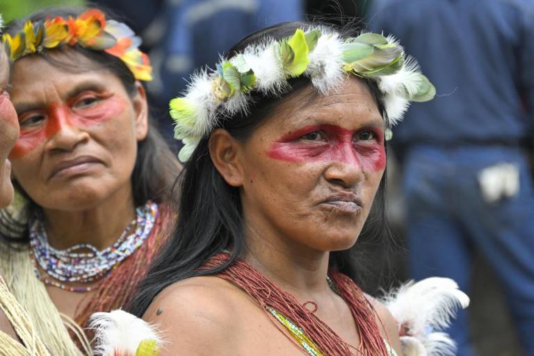 $!Los indígenas Waorani de la comunidad Kawymeno aparecen fotografiados en el Parque Nacional Yasuní durante una manifestación a favor de la explotación petrolera por parte de la estatal Petroecuador en el campo de Ishpingo, al noreste de Ecuador, el 21 de junio de 2023.
