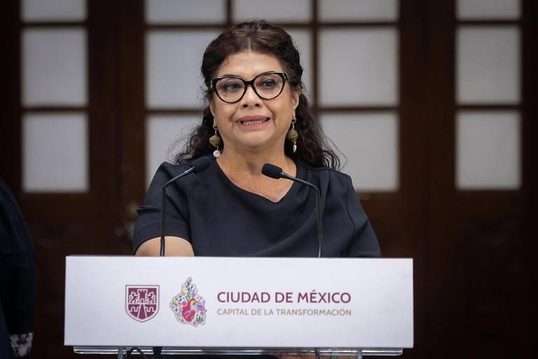 $!La Jefa de Gobierno de la Ciudad de México, Clara Brugada, habla durante una rueda de prensa este martes.