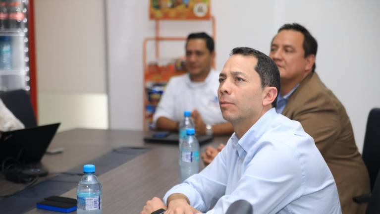 Daniel Noboa cambia a ministro de Producción Carlos Zaldumbide por Luis Alberto Jaramillo