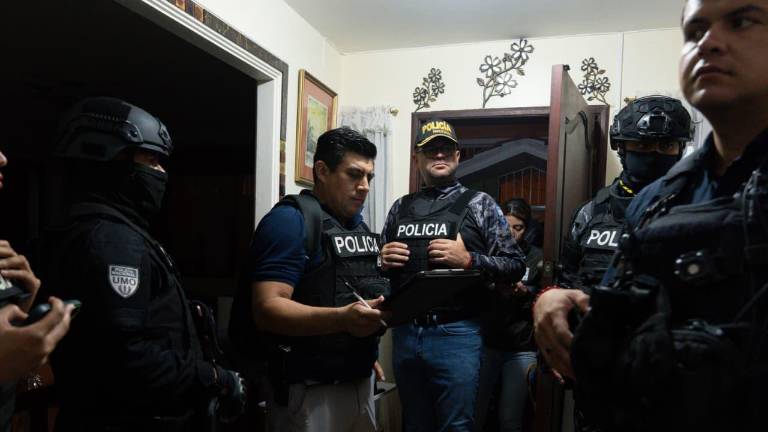 Detienen a médicos del MSP y funcionario del SNAI por presuntamente colaborar con la mafia albanesa