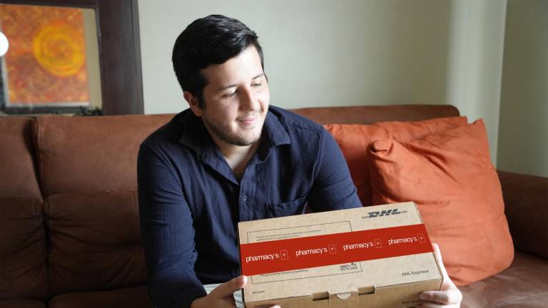 De Ecuador a Estados Unidos: cómo enviar productos tradicionales de salud con Cruz Azul, Pharmacy’s y DHL Express