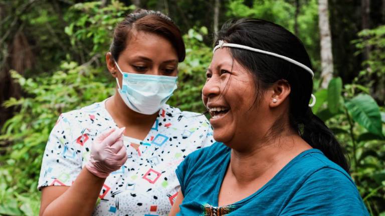 Nacionalidad Waorani es vacunada con la dosis de refuerzo contra la COVID-19