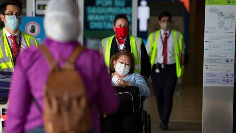 Emiten nuevos requisitos en Ecuador para pasajeros de arribo internacional