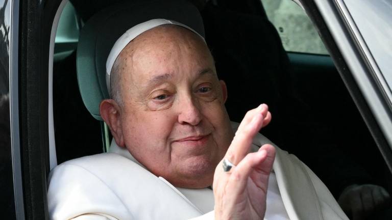 Papa Francisco afirma que sigue su tratamiento 'con confianza' y envía un mensaje desde el hospital