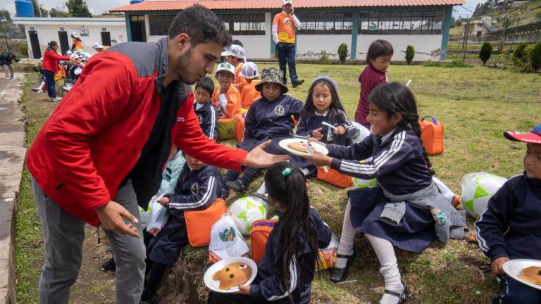 Programa brindó atención médica a niños y jóvenes en comunidades vulnerables