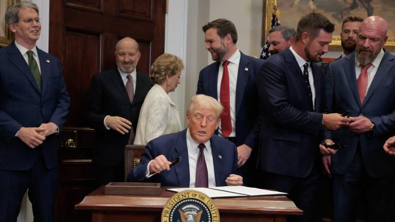 Microvistazo | Trump envía submarinos nucleares cerca de Rusia en respuesta a 'provocaciones' del Kremlin