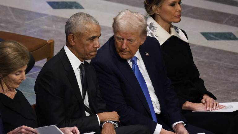 Fotografía de archivo del expresidente estadounidense Barack Obama y el presidente Donald Trump.