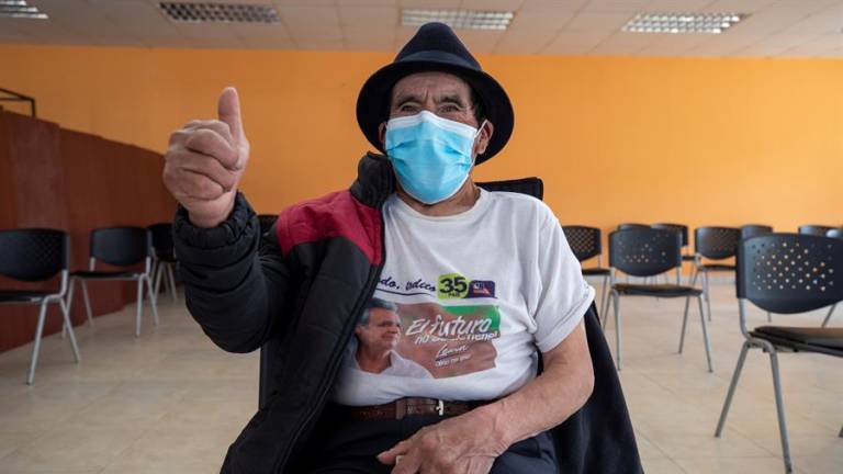 'El último hielero del Chimborazo' Baltazar Ushca recibió la vacuna contra la covid-19