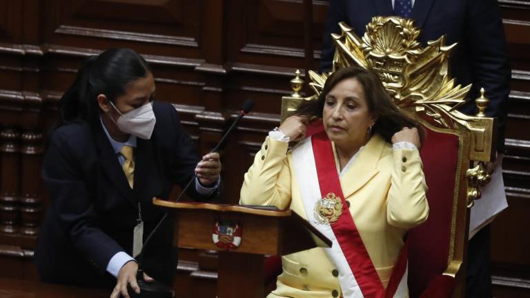 La abogada Dina Boluarte se convierte en la primera presidenta de la historia de Perú