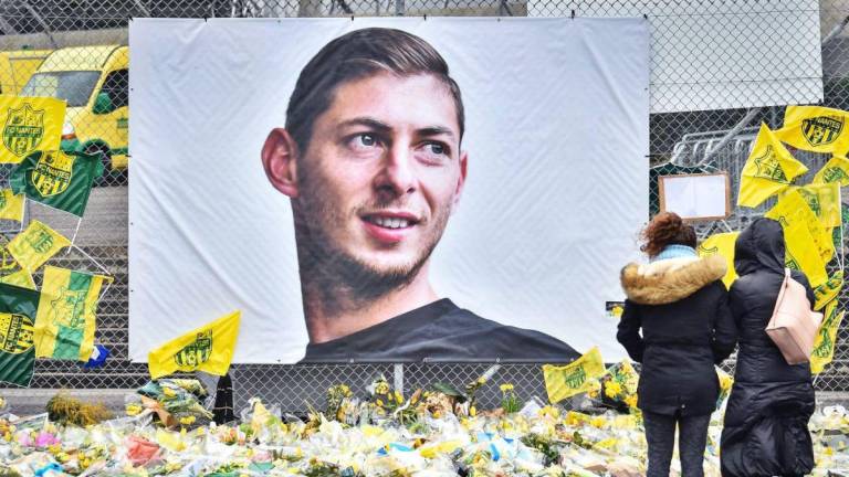 Emiliano Sala sufrió un envenenamiento grave que lo dejó inconsciente antes de que el avión en el que iba se estrelle