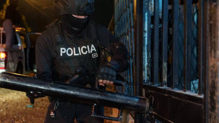 Policía abate a menor de edad armado tras persecución en Lomas de Sargentillo