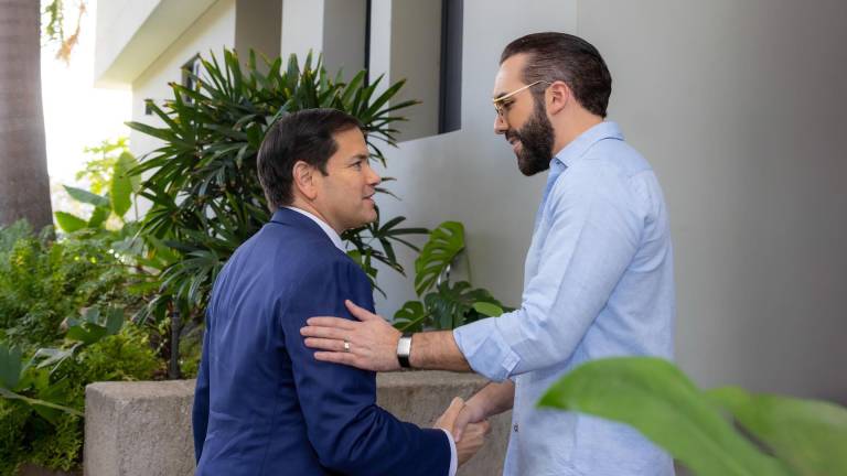 Nayib Bukele y Marco Rubio acuerdan deportar a El Salvador a migrantes que cometan crímenes en Estados Unidos