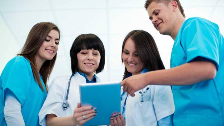 Carrera de Enfermería en Guayaquil ofrece a sus graduados trabajar en Alemania y Austria