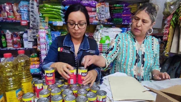 Hallan 471 latas de sardinas falsificadas en Cuenca y Chordeleg: los productos fueron retirados de las perchas