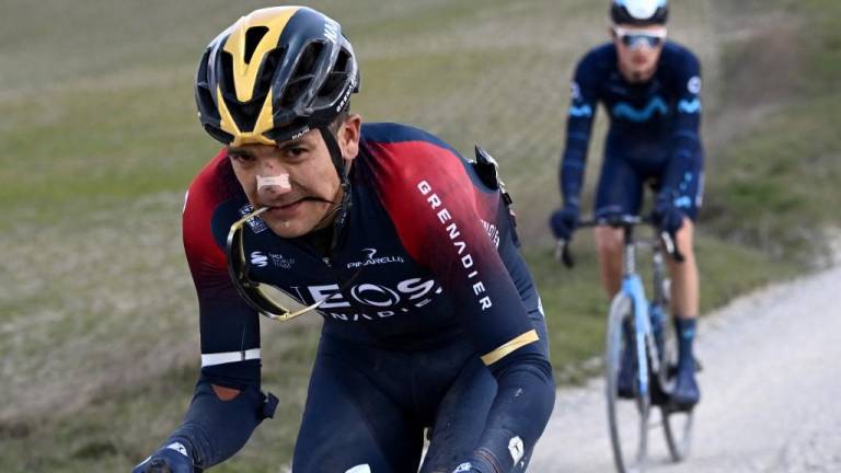 Richard Carapaz sufre molestias estomacales y se retira de la quinta etapa de la Tirreno Adriàtico