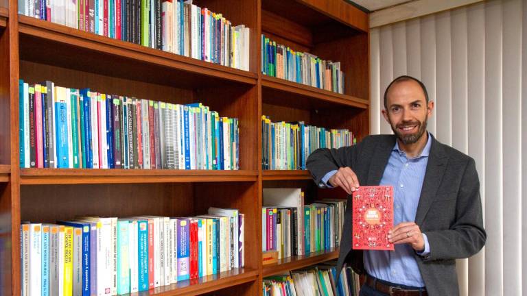 “Chat grupal”, la novela de José Hidalgo Pallares que se lee en clave de WhatsApp