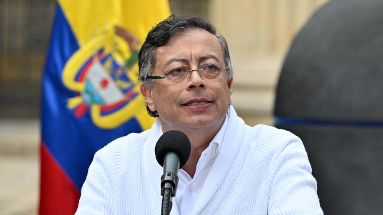 El presidente de Colombia, Gustavo Petro, habla tras emitir su voto durante las elecciones presidenciales celebradas en Bogotá el 31 de mayo de 2026.