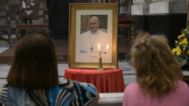 Continúa la ligera mejoría del Papa Francisco, que sigue estable dentro del cuadro clínico complejo