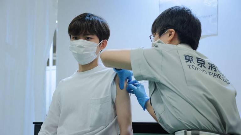 Preocupación por lotes de vacunas anticovid contaminados con acero