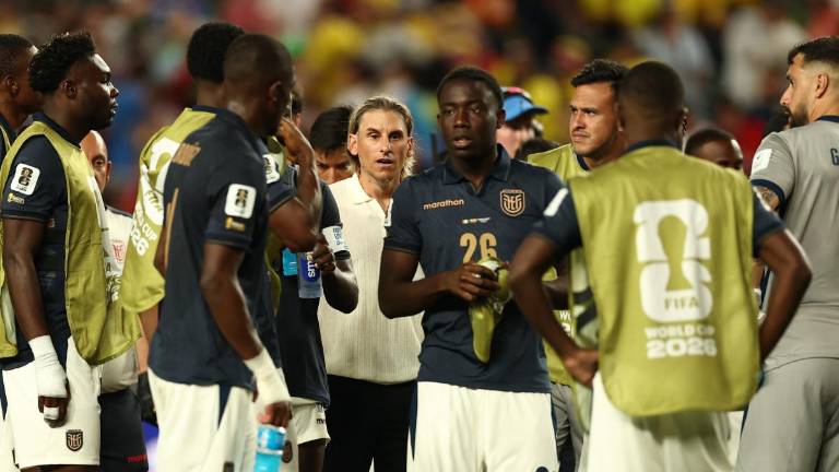 El entrenador argentino de Ecuador, Sebastián Beccacece, reacciona tras la derrota ante Costa de Marfil en el partido del Grupo E del Mundial 2026.