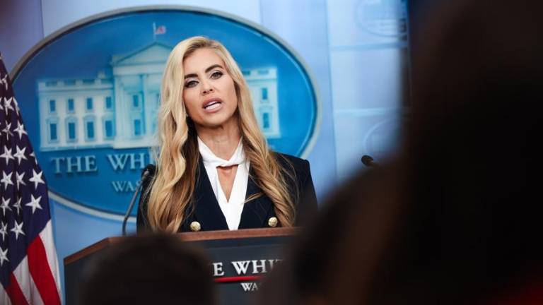 Renuncia la portavoz de la Casa Blanca, Katie Zacharia, días después de su polémico debut y la sugerencia de Trump