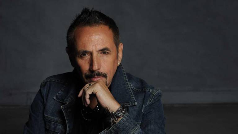 Foto del cantautor argentino Alejandro Lerner, quien inició su gira 2025 por Latinoamérica, en Ecuador y en pleno San Valentín.