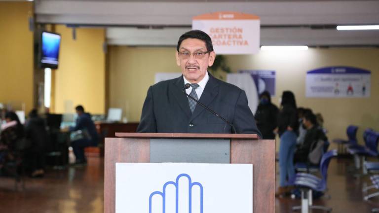 Destituyen al director general del IESS por incumplimiento de funciones