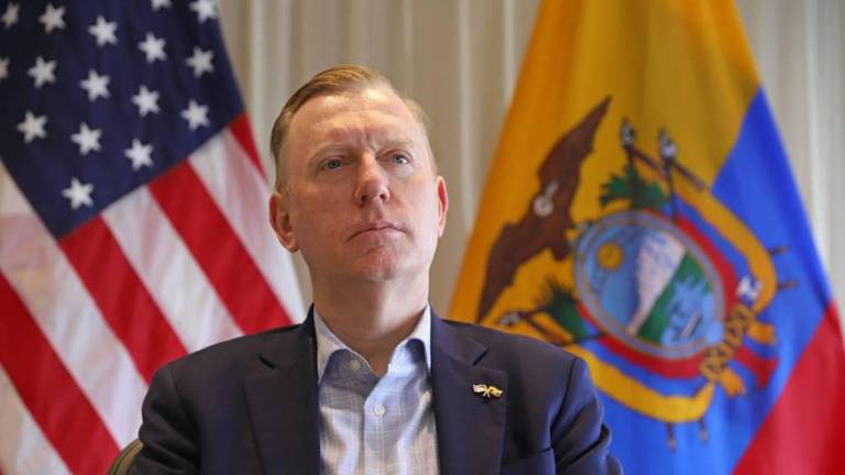 Embajador de EE.UU. en Ecuador da detalles de la medida contra Abdalá Bucaram