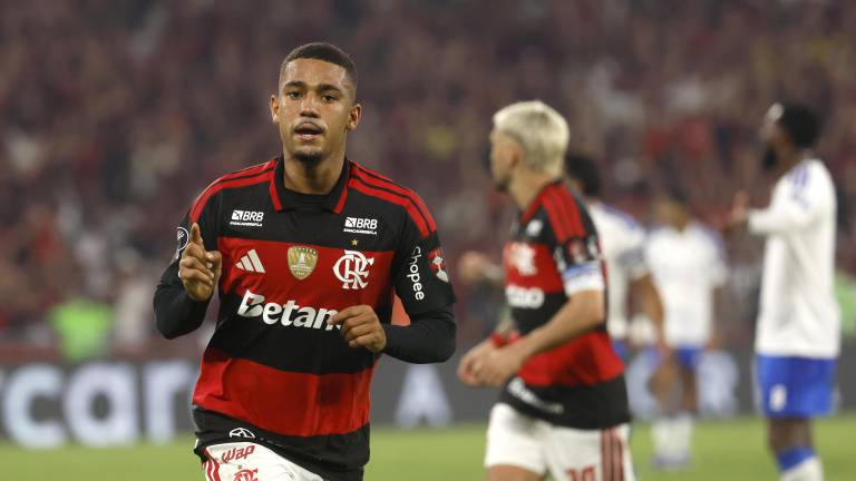 Samuel Lino celebrando el gol anotado ante Cruzeiro.