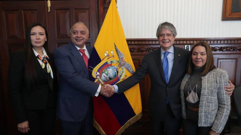 Con un acto de desagravio Lasso expresa solidaridad a Galo Lara y Carolina Llanos