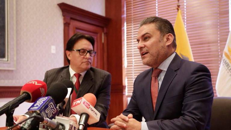 José Serrano habría rogado a un expolicía para que vigile a Fernando Villavicencio: 'Es de carácter urgente'