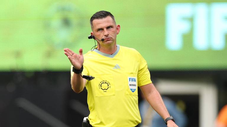 Michael Oliver es el árbitro principal en el debut de Ecuador en el Mundial 2026.