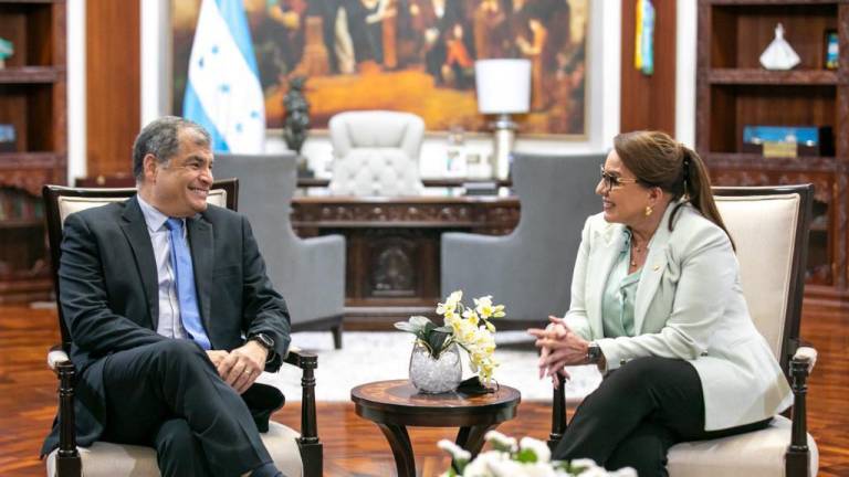 Rafael Correa asesora en materia económica al nuevo Gobierno hondureño