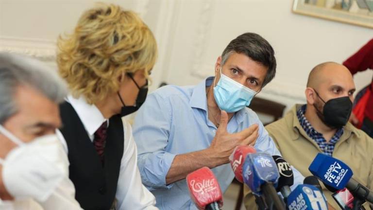 Líder opositor venezolano Leopoldo López aborda crisis de migrantes con alcaldesa de Guayaquil