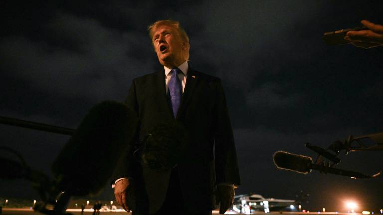 Trump firma decreto contra el turismo de ciudadanía por nacimiento en EEUU