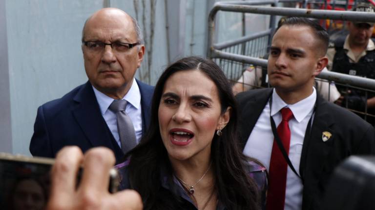 Microvistazo | Verónica Abad regresa a Ecuador en plena campaña y desafía a Daniel Noboa