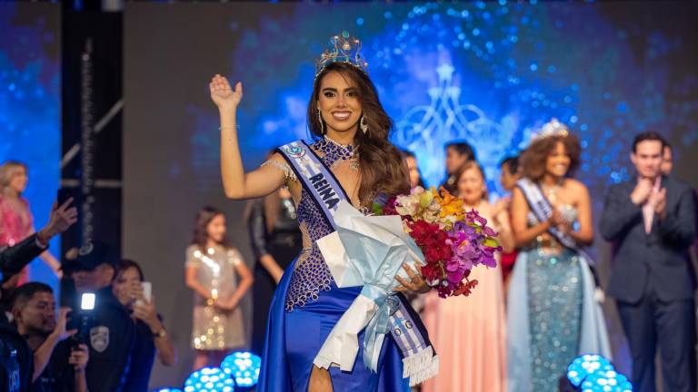 Sabina González, de 21 años, se convirtió en la nueva reina de Guayaquil