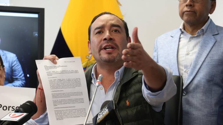 Asambleísta Juan González, jefe de la bancada de RC, dió a conocer contradicciones del abogado Yabar en el caso porche.