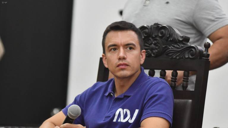 Fotografía del presidente de la República, Daniel Noboa, con una camisa del movimiento político ADN.